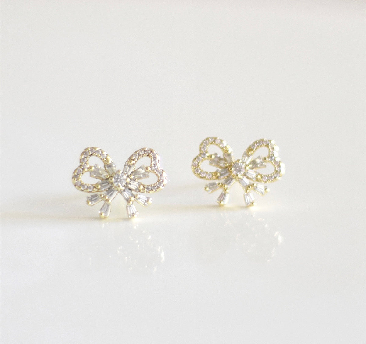 Mini Bow Studs Daisy Holsenbeck