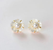 Load image into Gallery viewer, Mother of Pearl Flower Studs
