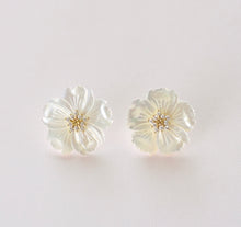 Load image into Gallery viewer, Mother of Pearl Flower Studs
